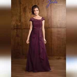 NWT Jade By Jasmine J165058 Sz 10 Elegant Red Floor Length Dress W/ Brooch